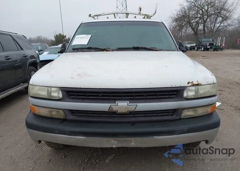 2000 Chevrolet Silverado 1500 из США, поврежденный, VIN 1GCEC14V3YE274252